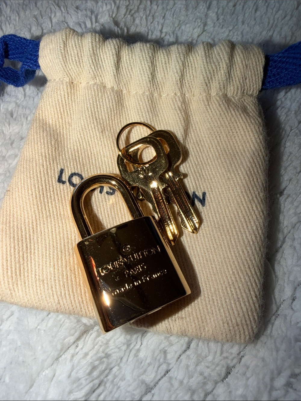 Louis Vuitton Gold Padlock and Key Set with Pouch - Picture 2 of 5
